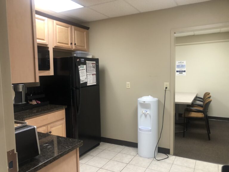 Kitchen area with refrigerator and microwave at Nuvork
